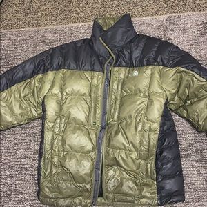 Men’s medium North Face summit series down jacket